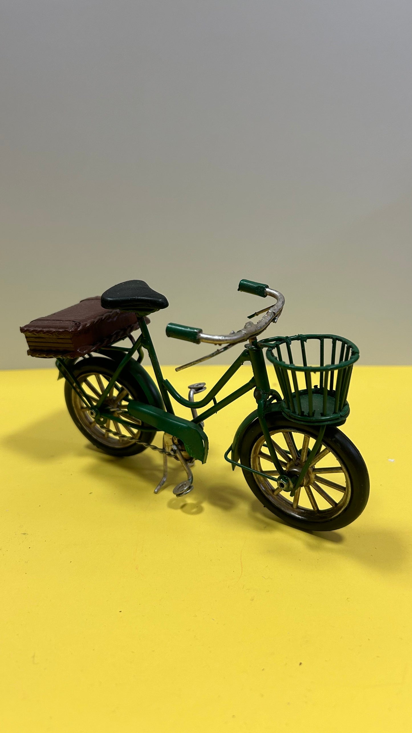 Vintage metal bike, length 14cm, height 9cm