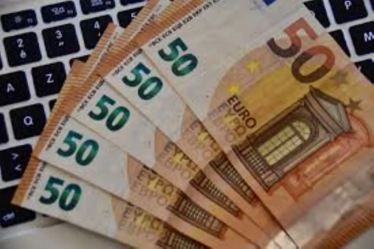 Bonifici bancari bloccati fino a martedì: ecco cosa fare per non restare senza soldi Immagine selezionata