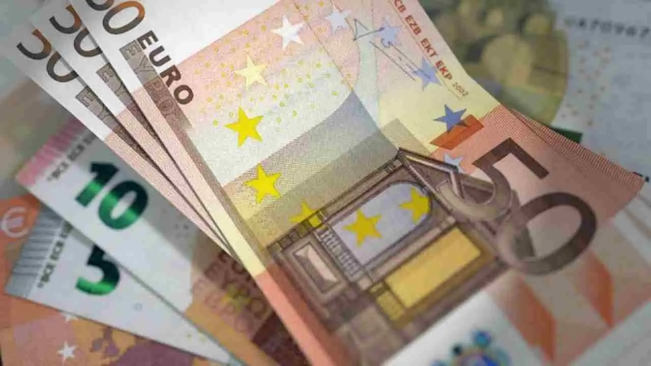 Bonifici bancari bloccati fino a martedì: ecco cosa fare per non restare senza soldi Immagine selezionata