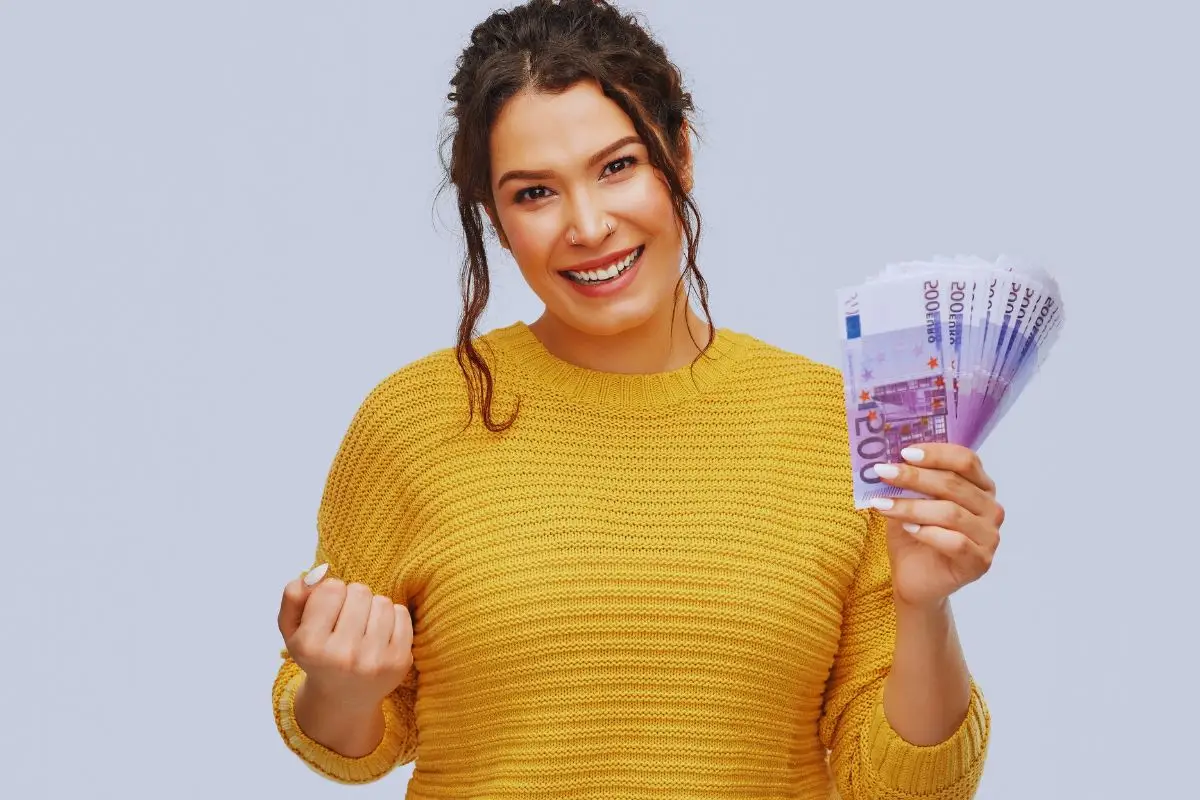 Va al supermercato per la spesa e vince una fortuna diventa milionario grazie a un colpo di sorte Immagine selezionata