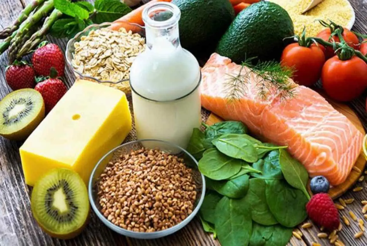 Cosa mangiare per favorire il benessere delle ossa dopo i 50 anni SC - Alimenti ricchi di calcio e ossa